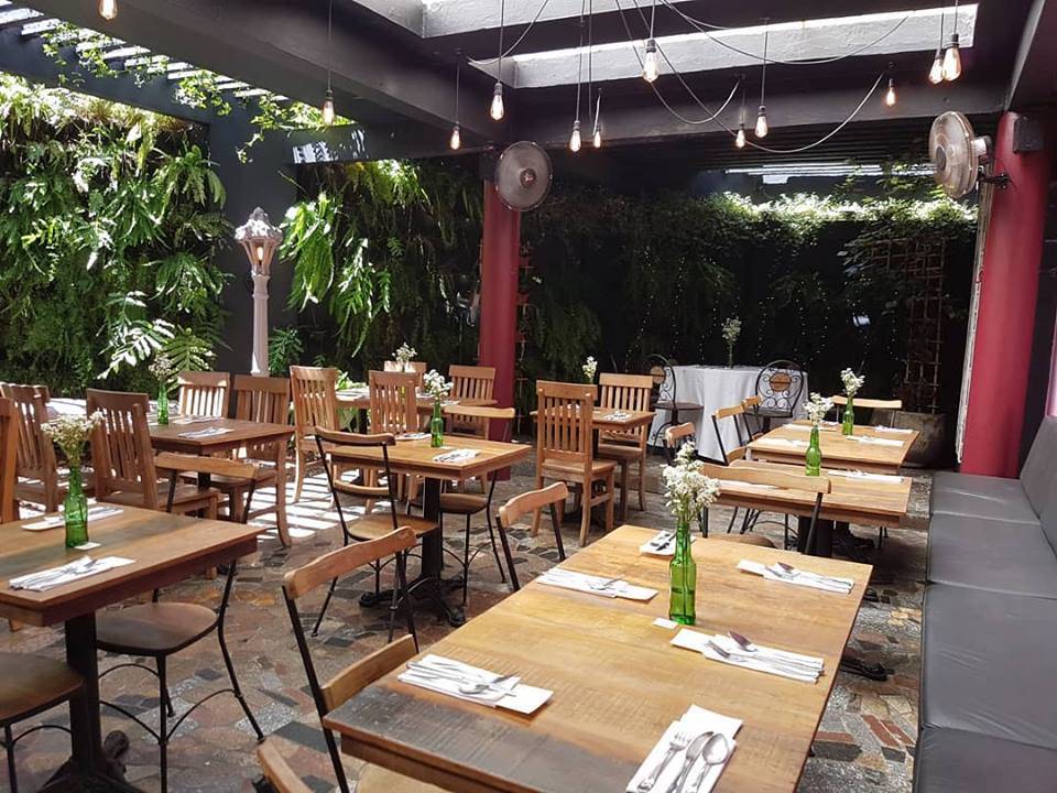 5 restaurantes onde dá para comer dentro de um jardim em Santos